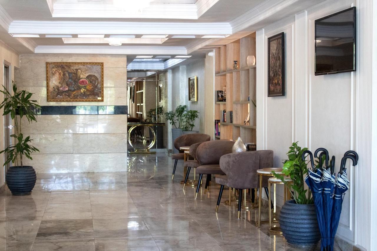 Orient Hotel Bichkek Extérieur photo